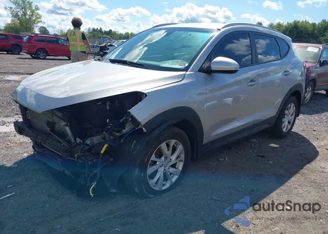 2020 Hyundai Tucson Value z USA, uszkodzony, nr VIN KM8J3CA47LU207413